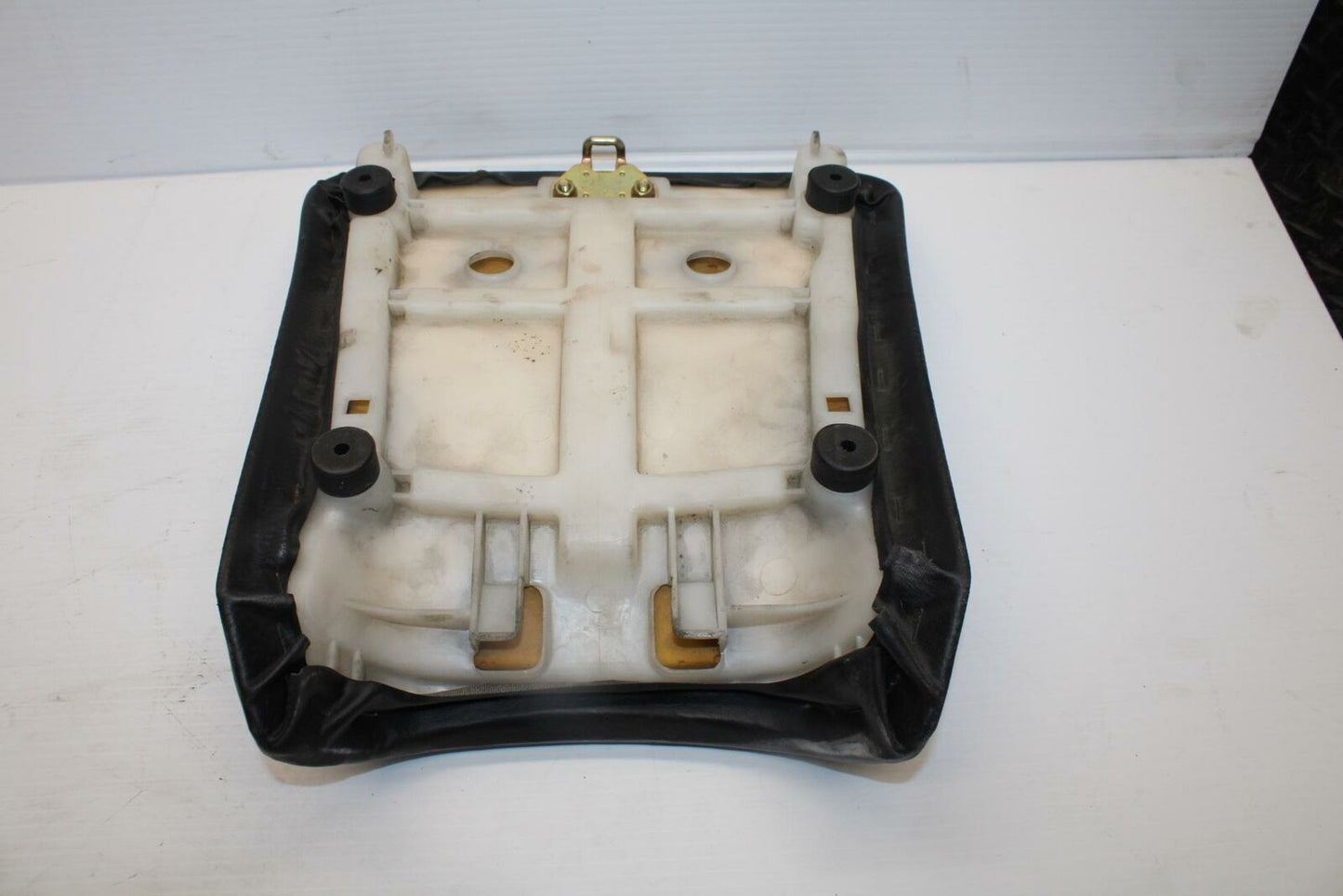 96 YAMAHA YZF750R FRONT DRIVERS SEAT PAD SADDLE PILLION BB237