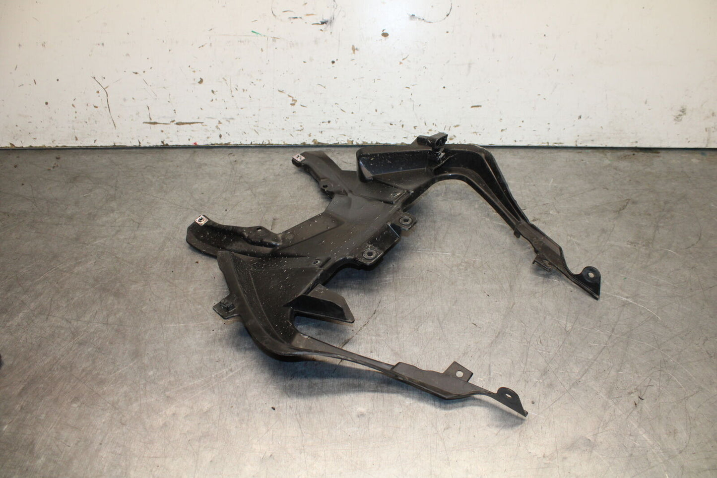 24-25 KAWASAKI NINJA ZX6R CENTER REAR BACK TAIL FAIRING COWL BB726