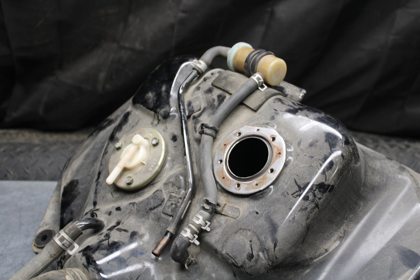 00 SUZUKI INTRUDER 1500 VL1500 GAS TANK FUEL PETROL RESERVOIR BB761