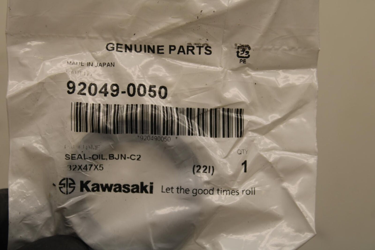 17 KAWASAKI Z900 ZR900 WHEEL BEARING AND OIL SEAL BB549