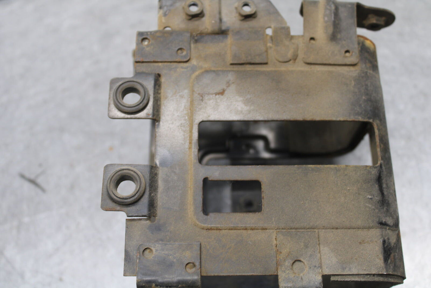 85-86 SUZUKI MADURA 1200 BATTERY TRAY BOX HOLDER BB691