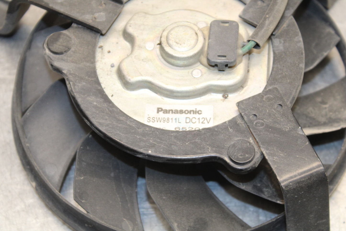 07-08 TRIUMPH DAYTONA 675 RIGHT ENGINE RADIATOR COOLING FAN MOTOR BB685