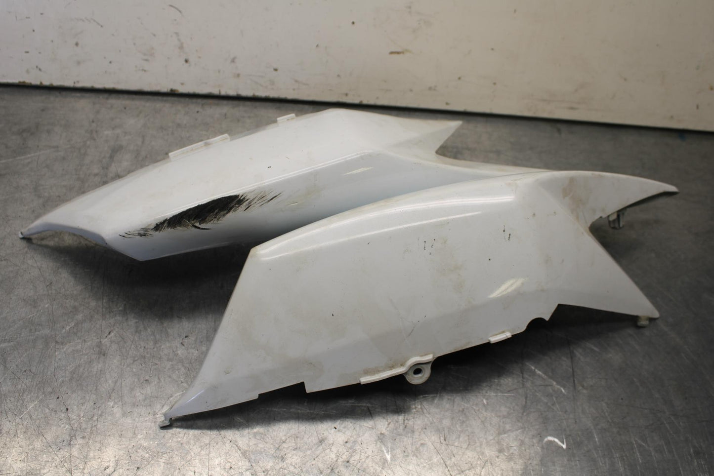 2008 Suzuki GSXR600 REAR BACK TAIL FAIRING COWL SHROUD SET PAIR BB101