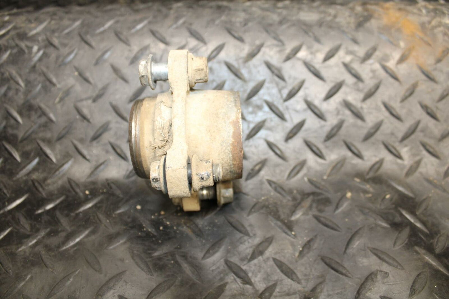 85-86 SUZUKI QUADRACER 250 REAR SPROCKET BRACKET MOUNT HUB BB210