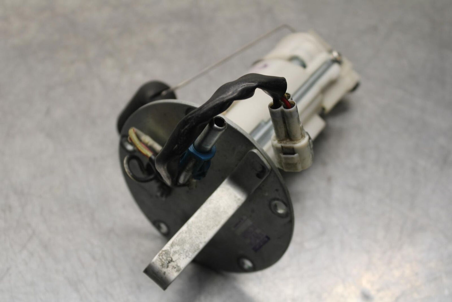 09-11 SUZUKI GSXR 1000 FUEL PUMP GAS PETROL SENDER UNIT 15100-47H00 BB96