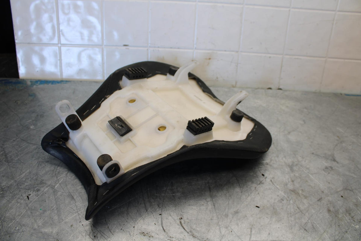 09-16 SUZUKI GSXR1000 FRONT DRIVERS SEAT PAD SADDLE PILLION BB439