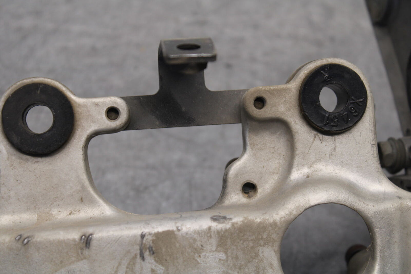 85-86 SUZUKI MADURA 1200 FORKS UPPER TRIPLE TREE CLAMP BB691