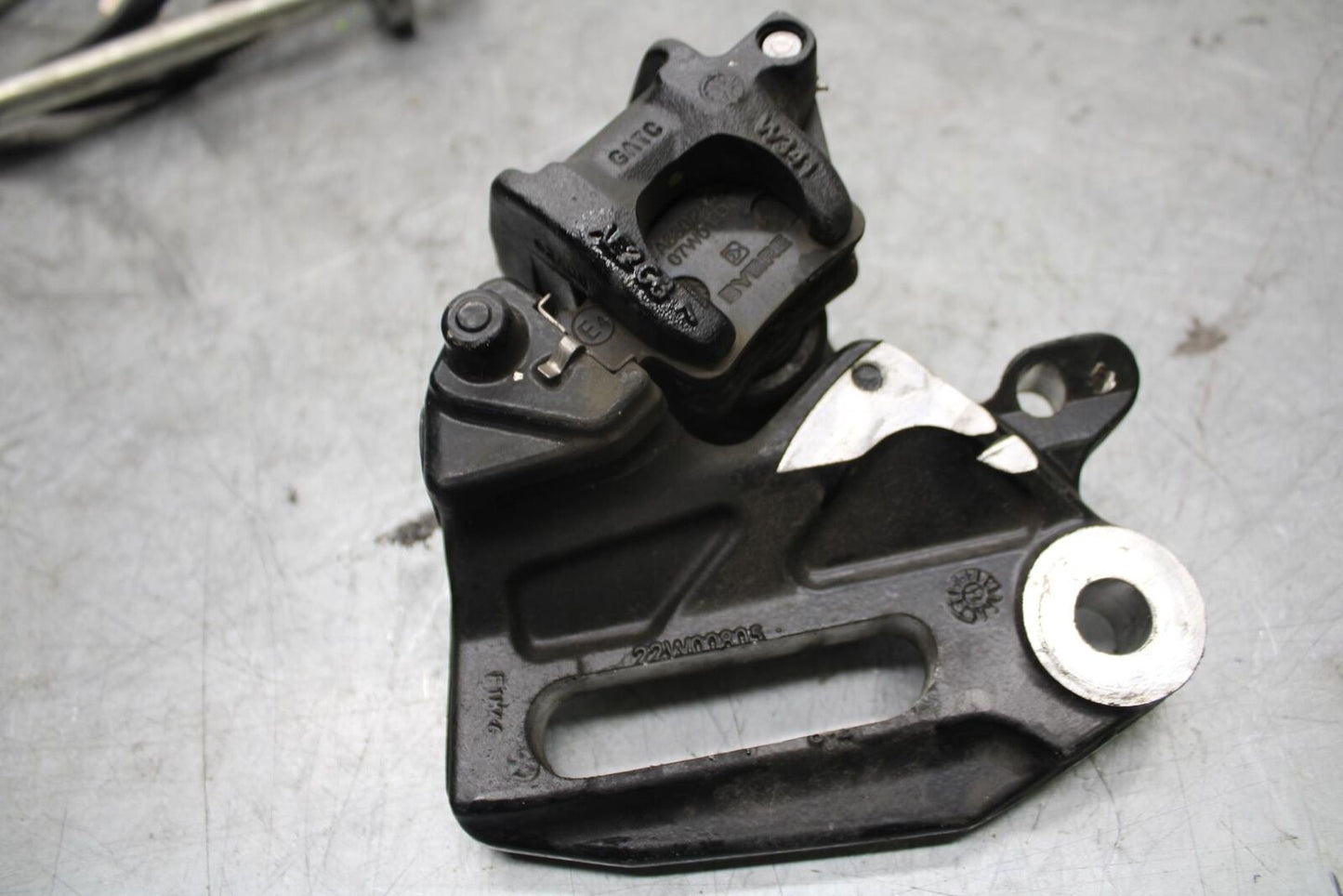 22-23 HUSQVARNA SVARTPILEN 401 REAR BACK BRAKE CALIPER W MOUNT BRACKET BB541