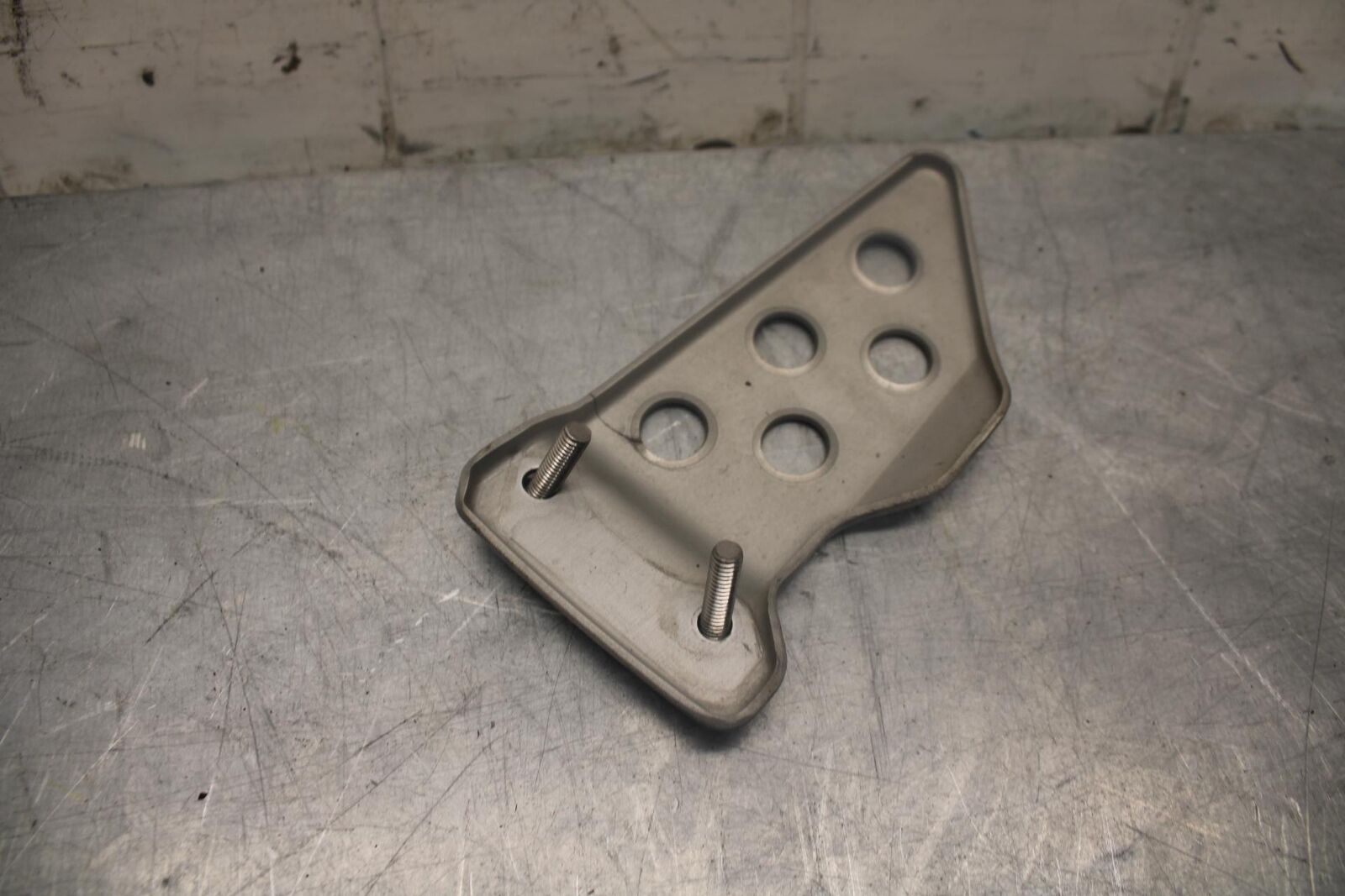 03-04 SUZUKI GSXR1000 RIGHT REARSET REAR SET DRIVER FOOT PEG REST STOP BB459