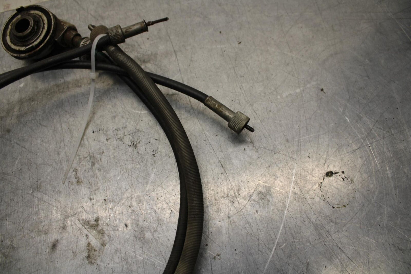 75 SUZUKI GT 550 SPEEDOMETER DRIVE SPEEDO LINE BB72