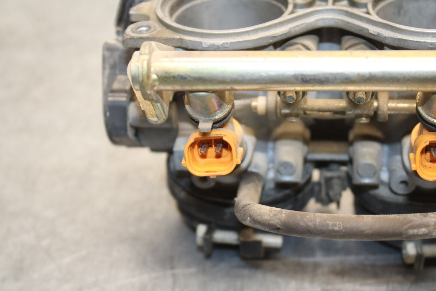 05-06 HONDA CBR600RR MAIN FUEL INJECTORS / THROTTLE BODIES BB739
