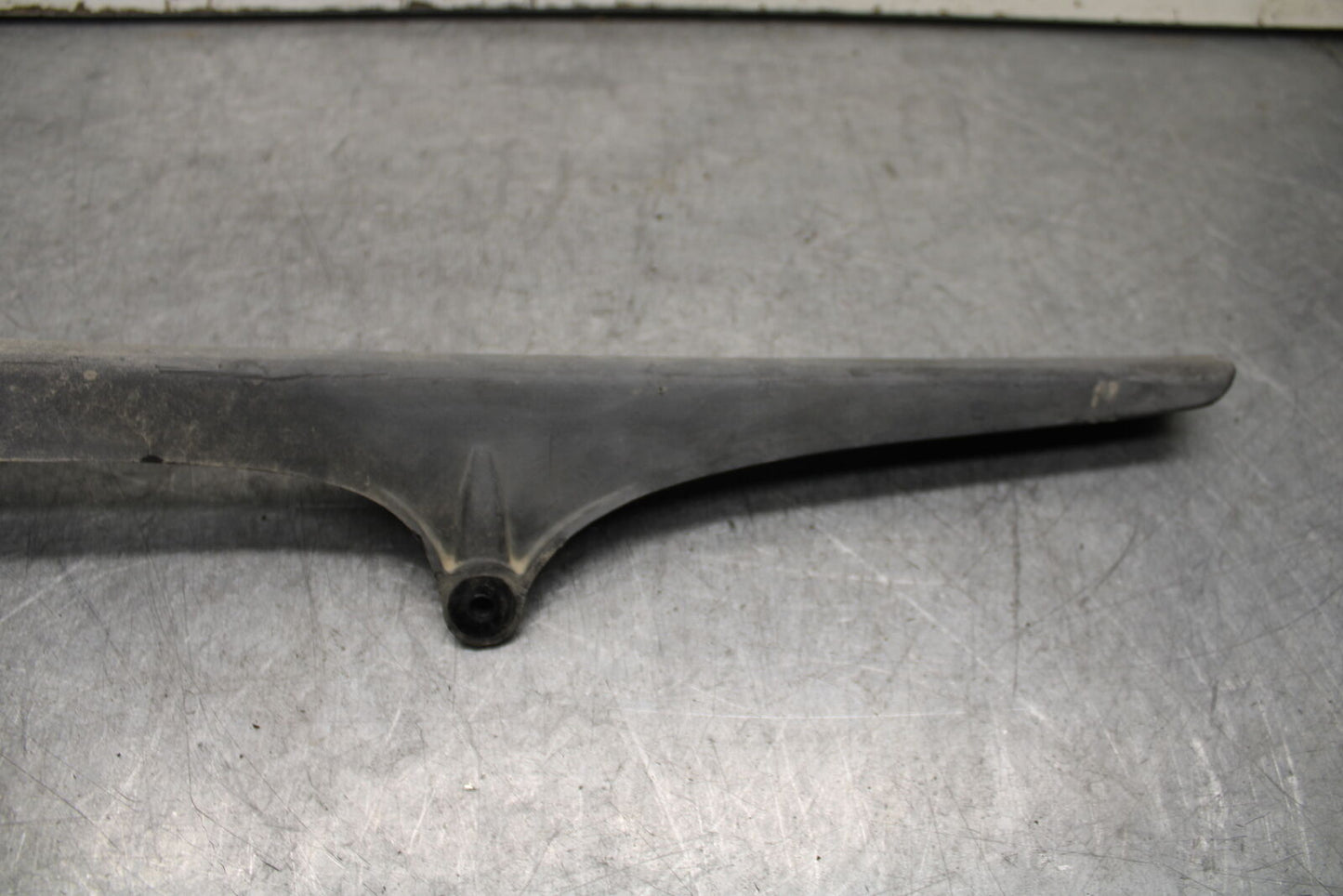 09-11 TRIUMPH DAYTONA 675 REAR BACK DRIVE CHAIN GUARD COVER SHIELD BB652