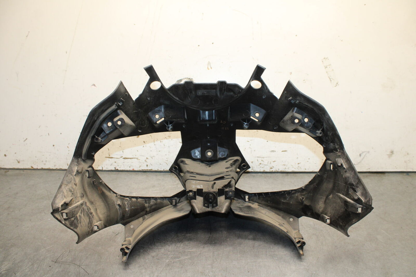 19-24 YAMAHA R3 FRONT CENTER COWL FAIRING BB736