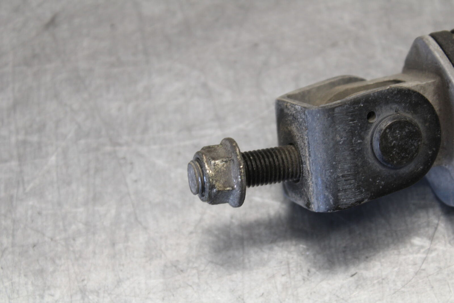 01-06 TRIUMPH TIGER 955I RIGHT REAR BACK PASSENGER PEG BB693