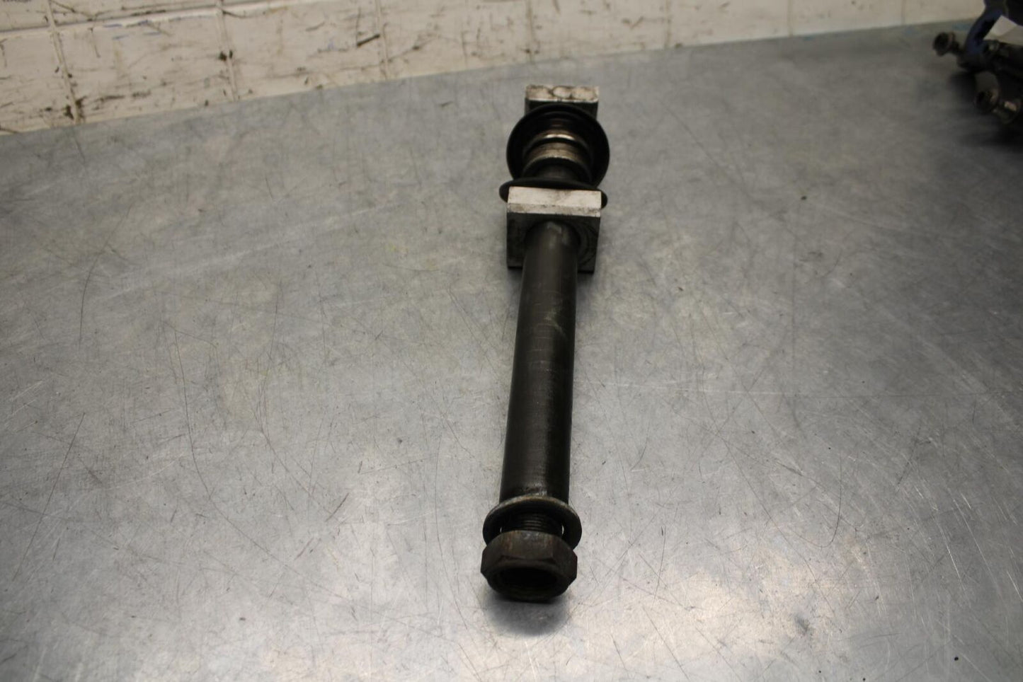 2005 Yamaha YZF R6 REAR AXLE BACK WHEEL RIM PIVOT BOLT AXEL 5SL-25381-00-00 BB62