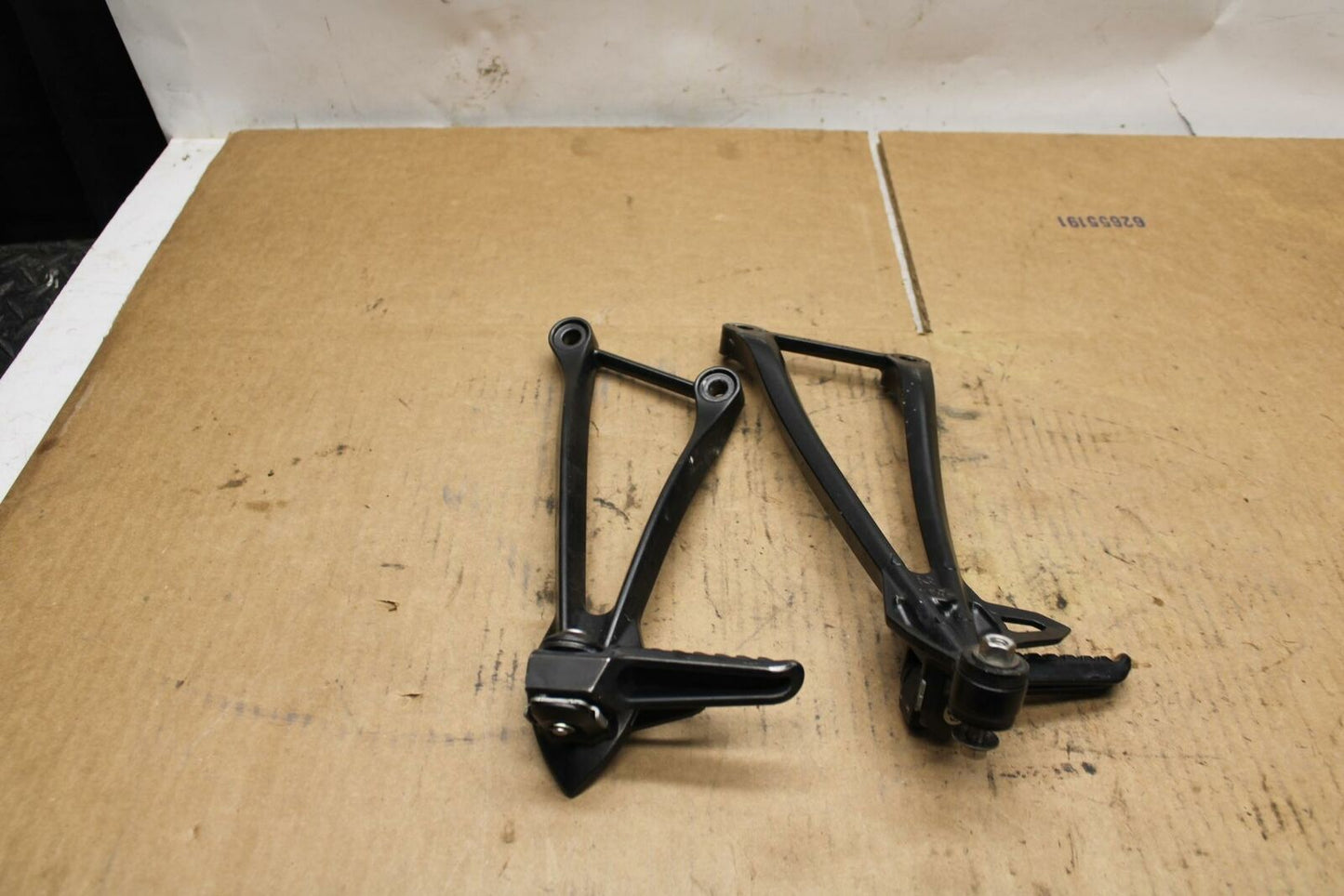 09-12 KAWASAKI NINJA ZX6R REAR BACK PASSENGER PEG SET PAIR BB383