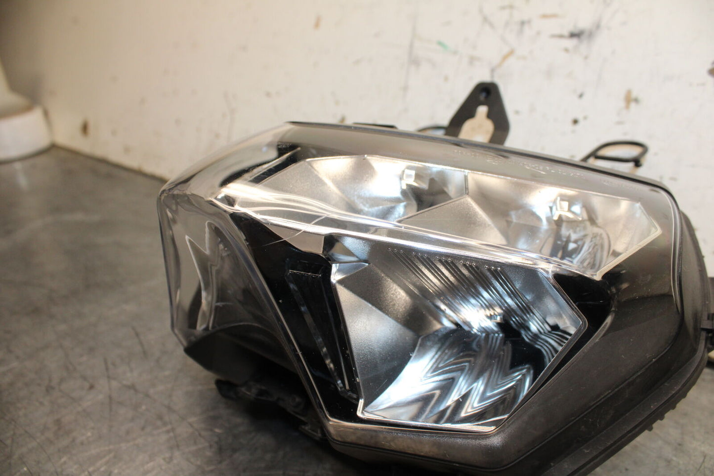 19-22 KAWASAKI Z400 FRONT HEADLIGHT HEAD LIGHT LAMP BB738