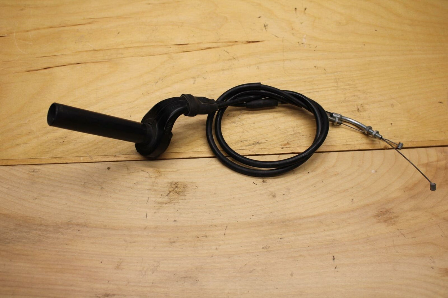 02-03 YAMAHA YZF R1 5PW THROTTLE CABLE LINE HOUSING GUIDE BB313