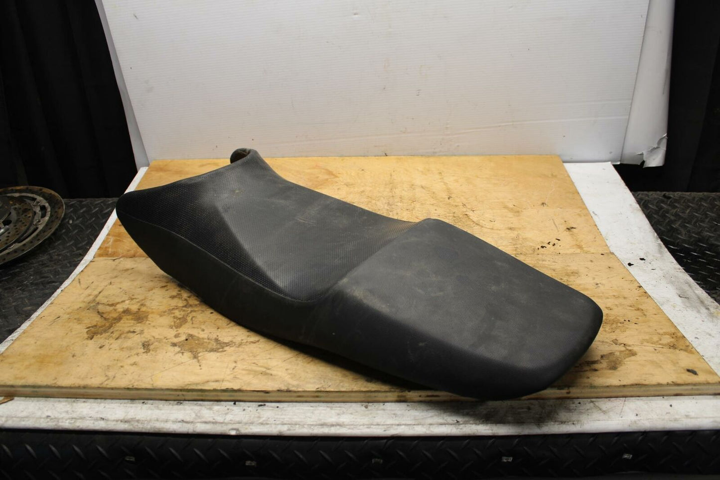 04-09 SUZUKI GS500F FRONT REAR SEAT SADDLE BB 335