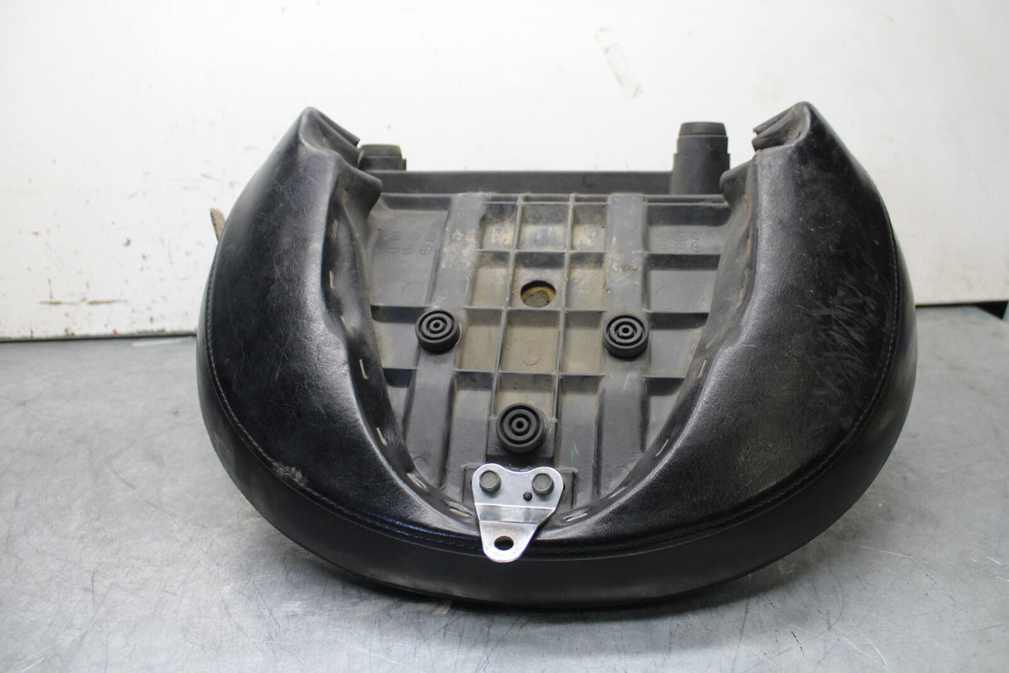 99-00 YAMAHA V STAR 1100 FRONT DRIVERS SEAT BB711