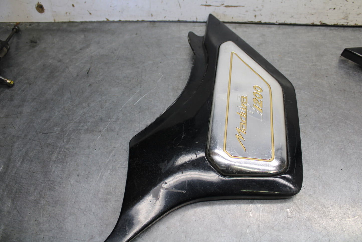 85-86 SUZUKI MADURA 1200 SIDE COVER PANEL COWL FAIRING SET BB691