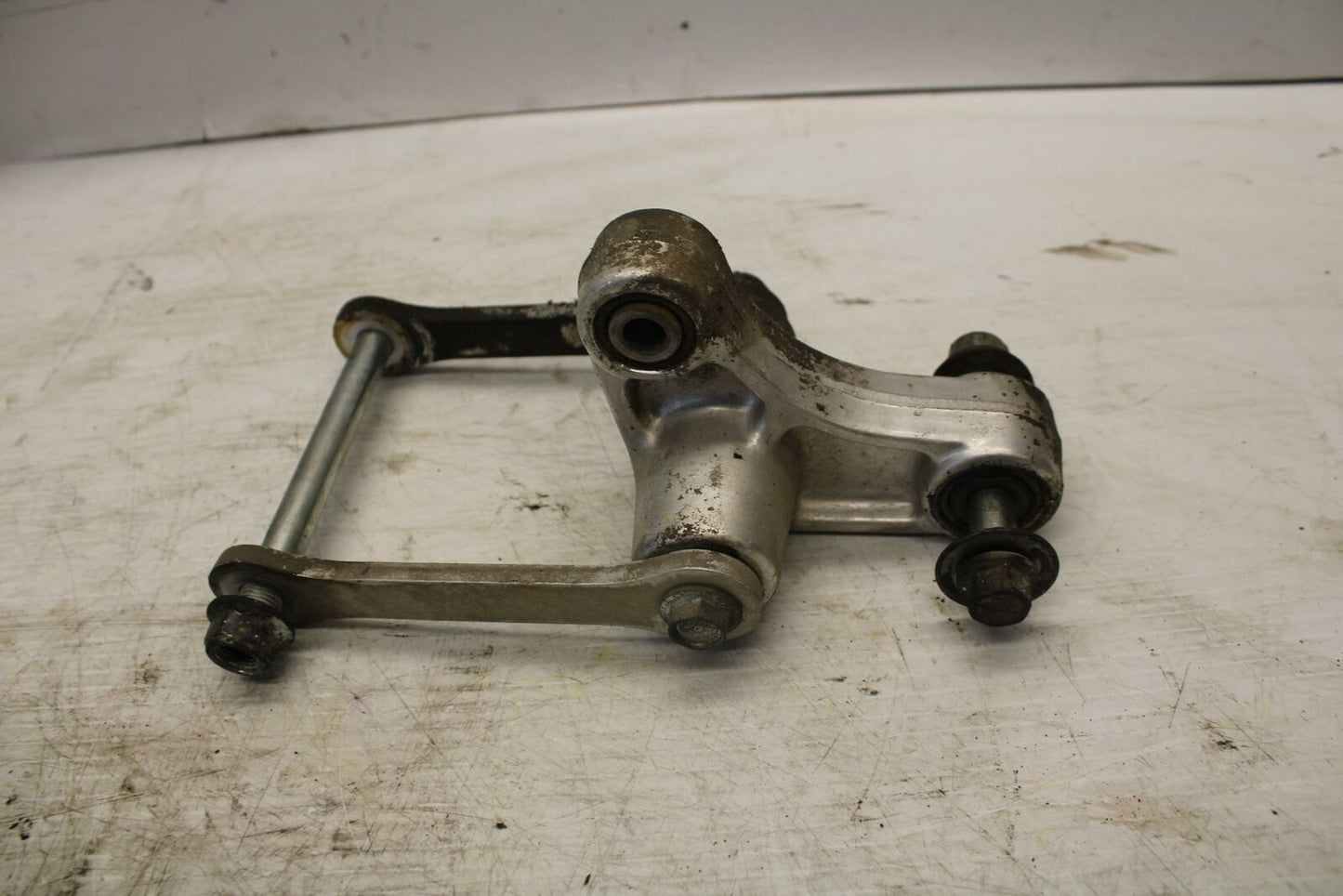 00-07 SUZUKI HAYABUSA REAR DOGBONE SHOCK LINKAGE LINK 62600-24810 BB281