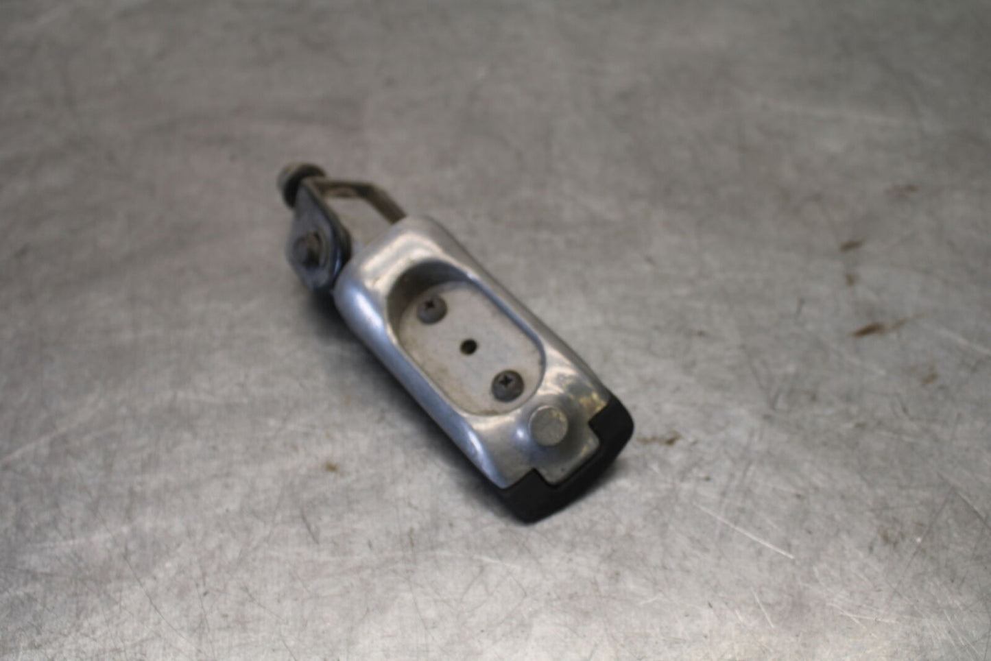 01-06 TRIUMPH TIGER 955I RIGHT REAR BACK PASSENGER PEG BB693