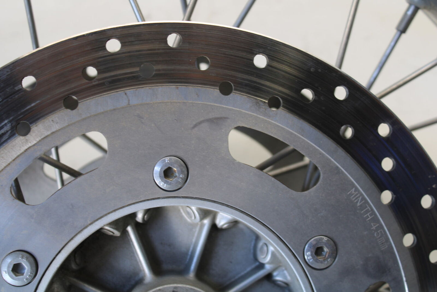 01-06 TRIUMPH TIGER 955I FRONT RIM FRONT WHEEL BB693