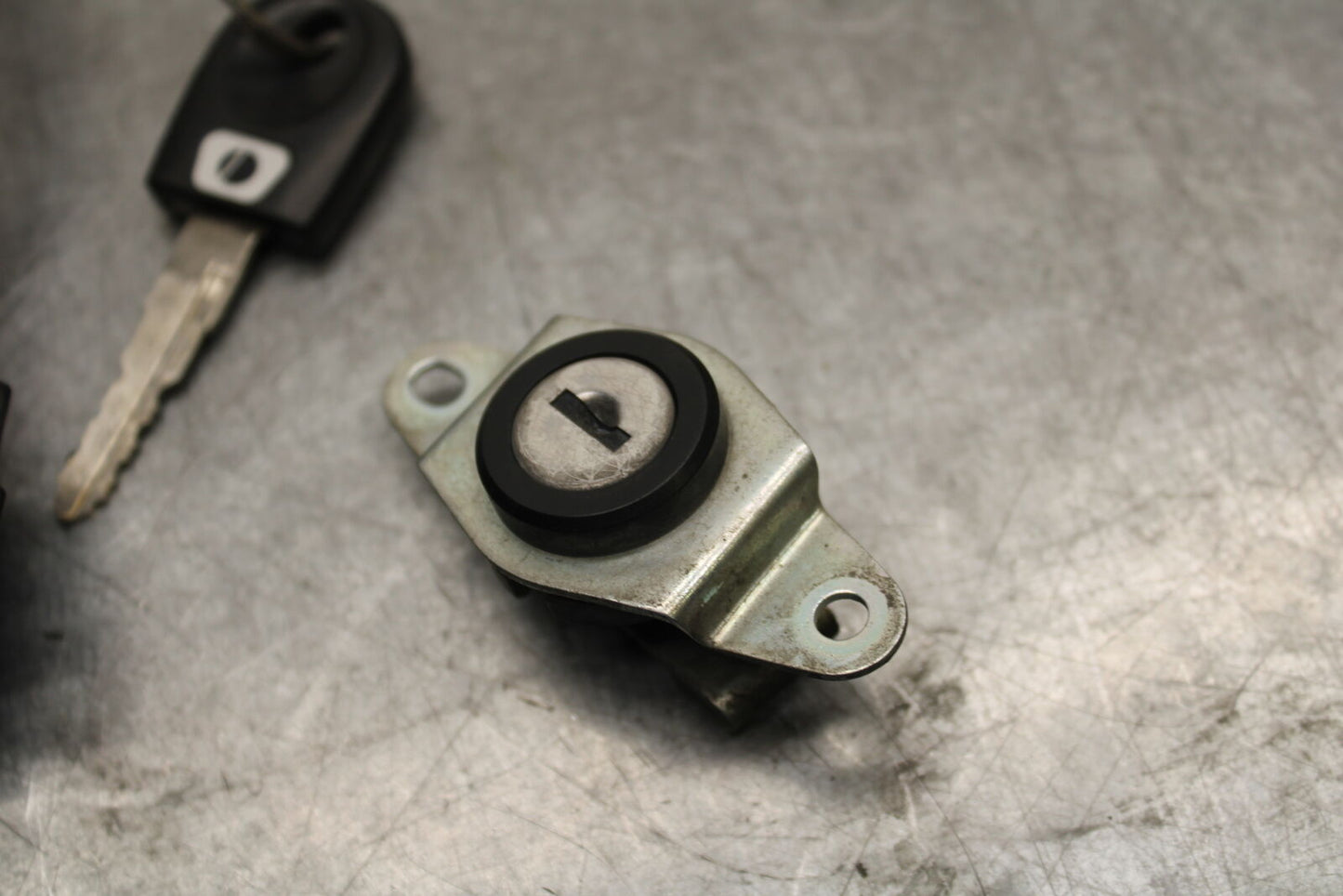 06-07 DUCATI MONSTER 695 IGNITION LOCK KEY SET W/ GAS CAP SEAT LOCK ECU BB674