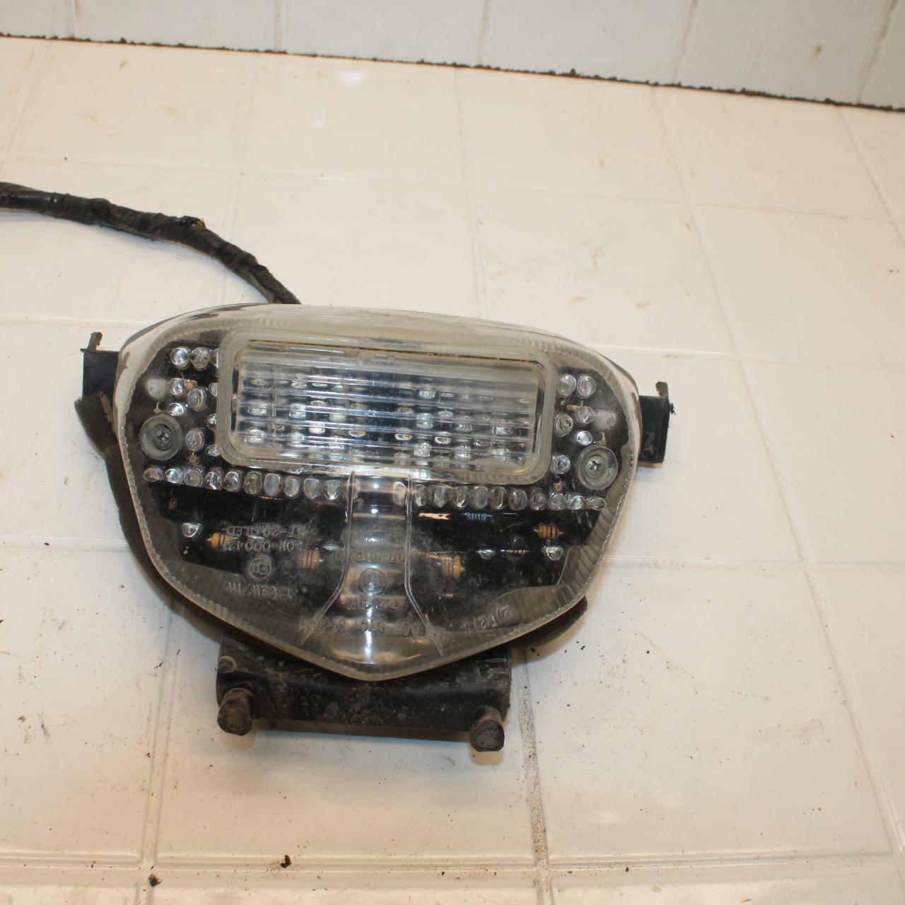 01-02 SUZUKI GSXR750 REAR TAIL TAILLIGHT BACK BRAKE LIGHT BB402