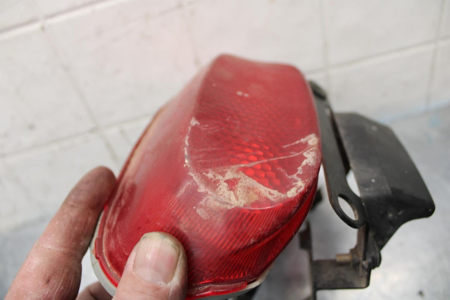 00-01 KAWASAKI ZZR600 REAR TAIL TAILLIGHT BACK BRAKE LIGHT BB31