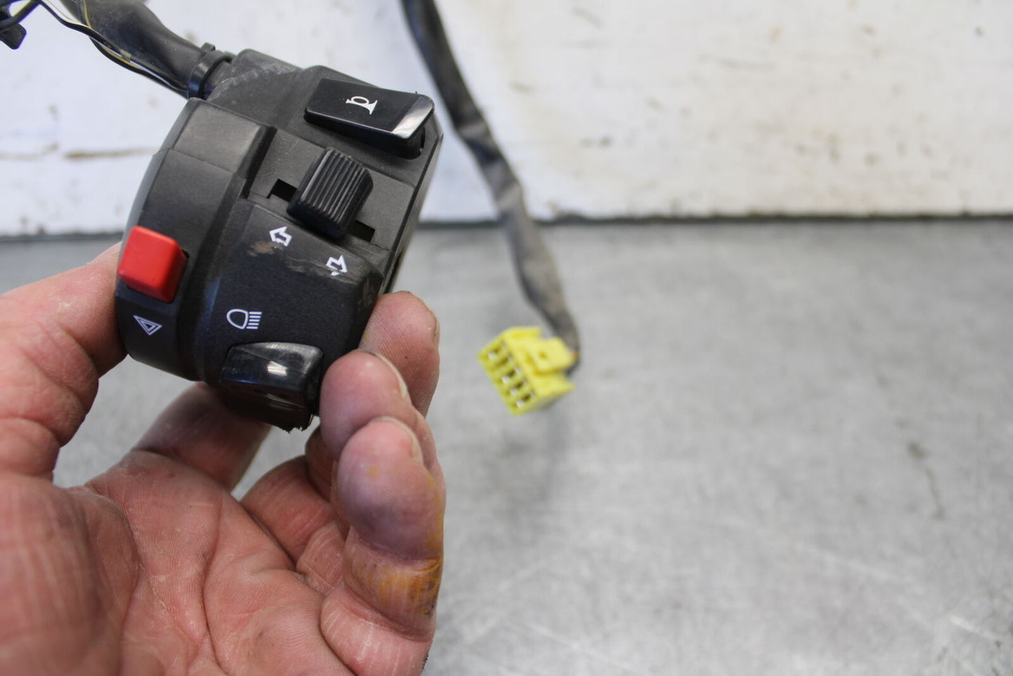 04 SUZUKI GSXR600 LEFT CLIP ON HORN SIGNALS SWITCH SWITCHES 37400-29G11 BB676
