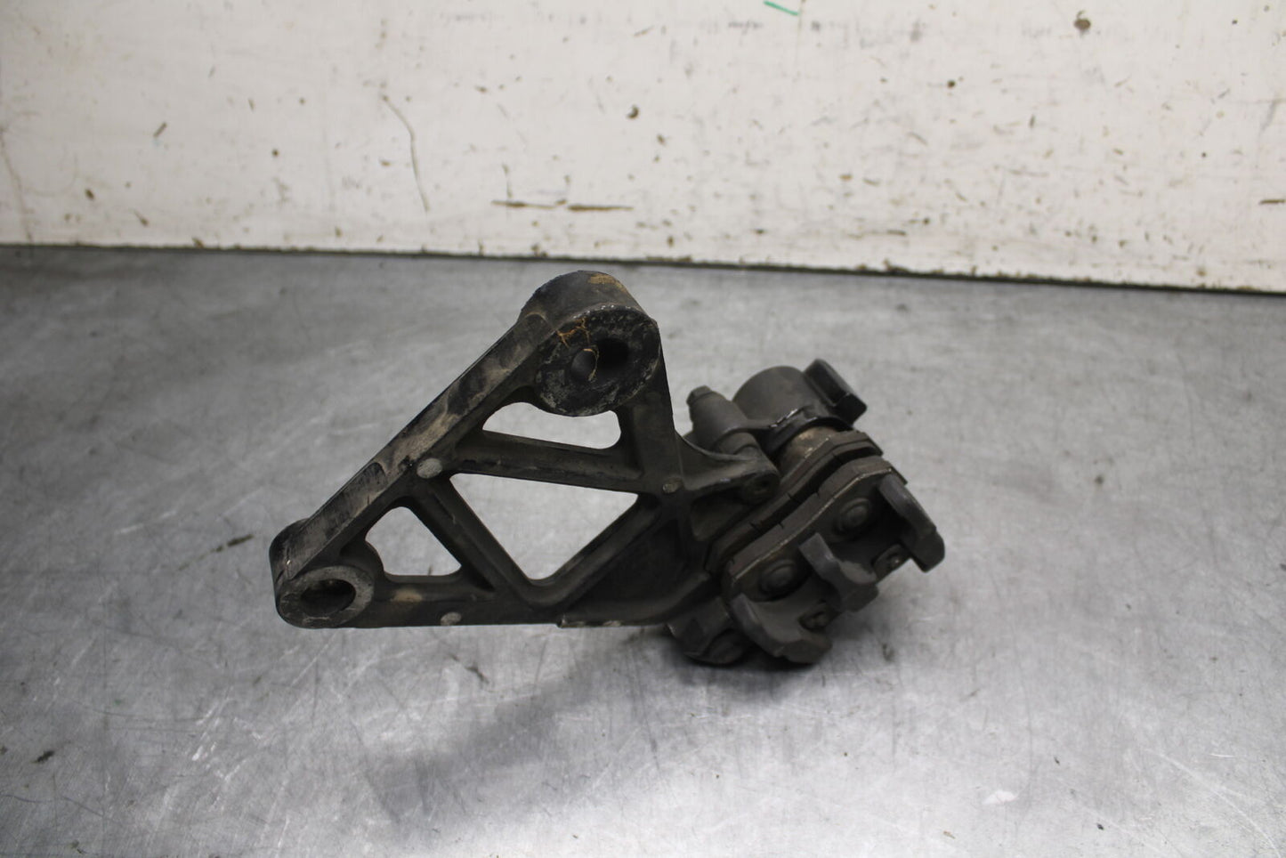 93-00 HONDA GOLDWING 1500 GL1500SE REAR BACK BRAKE CALIPER W MOUNT BRACKET BB700