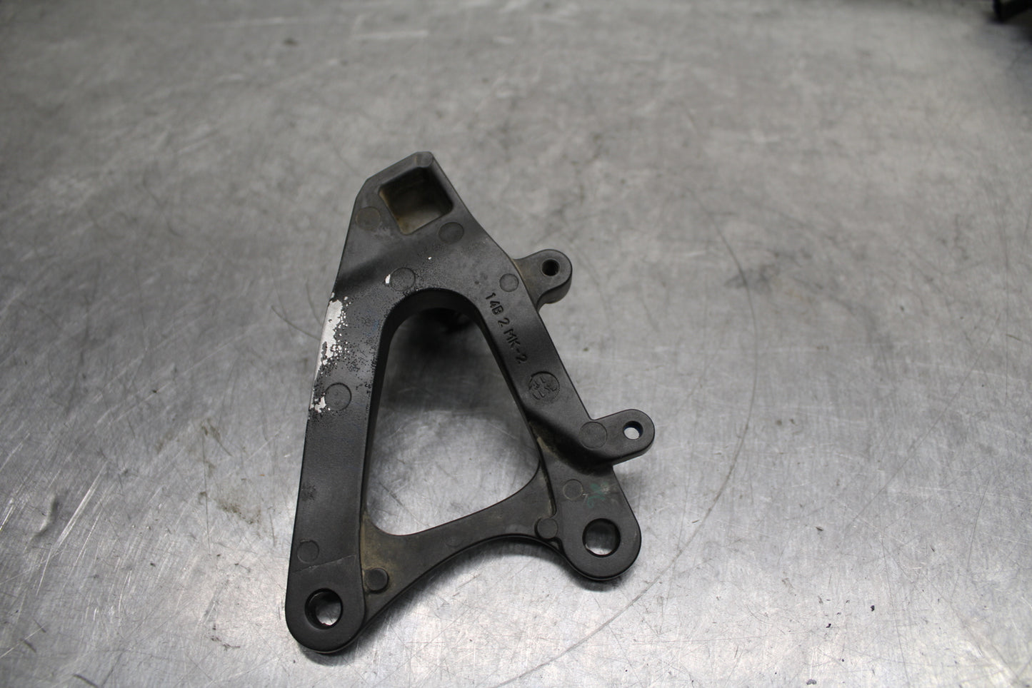 09-14 YAMAHA YZF R1 LEFT REARSET REAR SET DRIVER FOOT PEG BRACKET MOUNT BB119