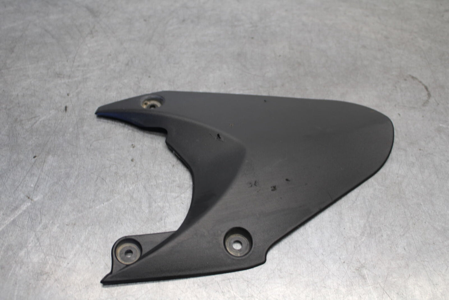 07-08 TRIUMPH DAYTONA 675 REAR BACK WHEEL TIRE HUGGER FENDER BB685
