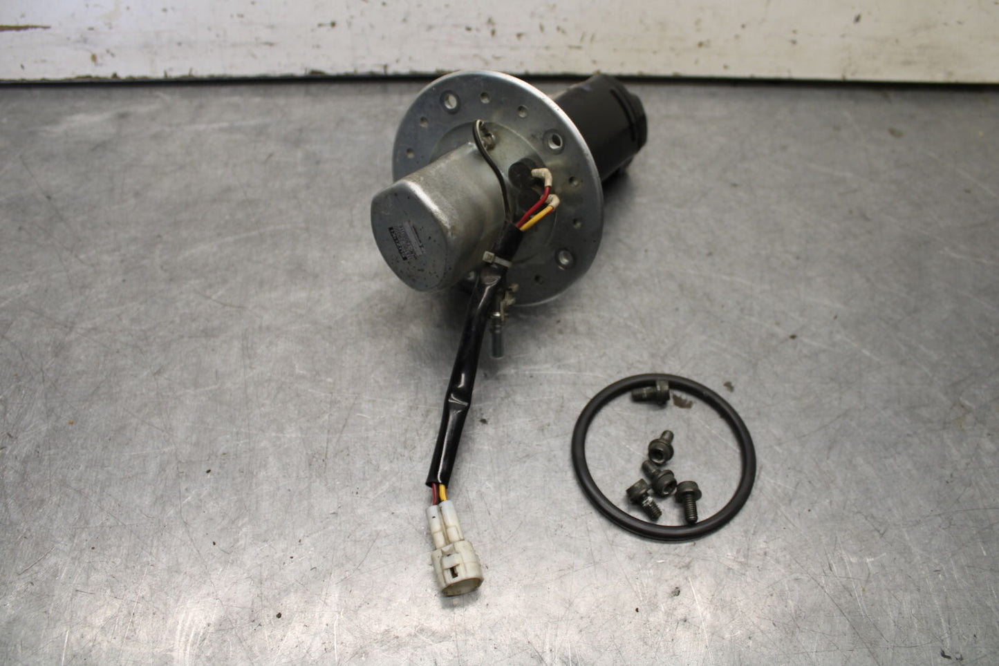 04-05 SUZUKI GSXR600 FUEL PUMP GAS PETROL SENDER UNIT 15100-29G00 BB658