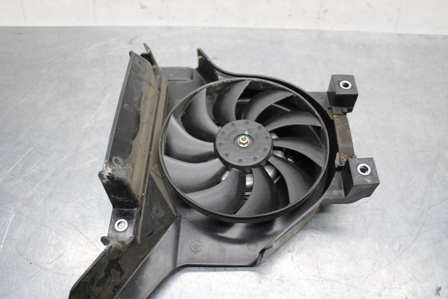 19-22 KAWASAKI Z400 ENGINE RADIATOR COOLING FAN BB586