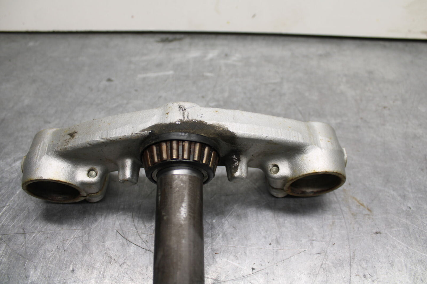 1984 Yamaha Virago 1000 FRONT FORKS CLAMP LOWER TRIPLE TREE STEM BB117