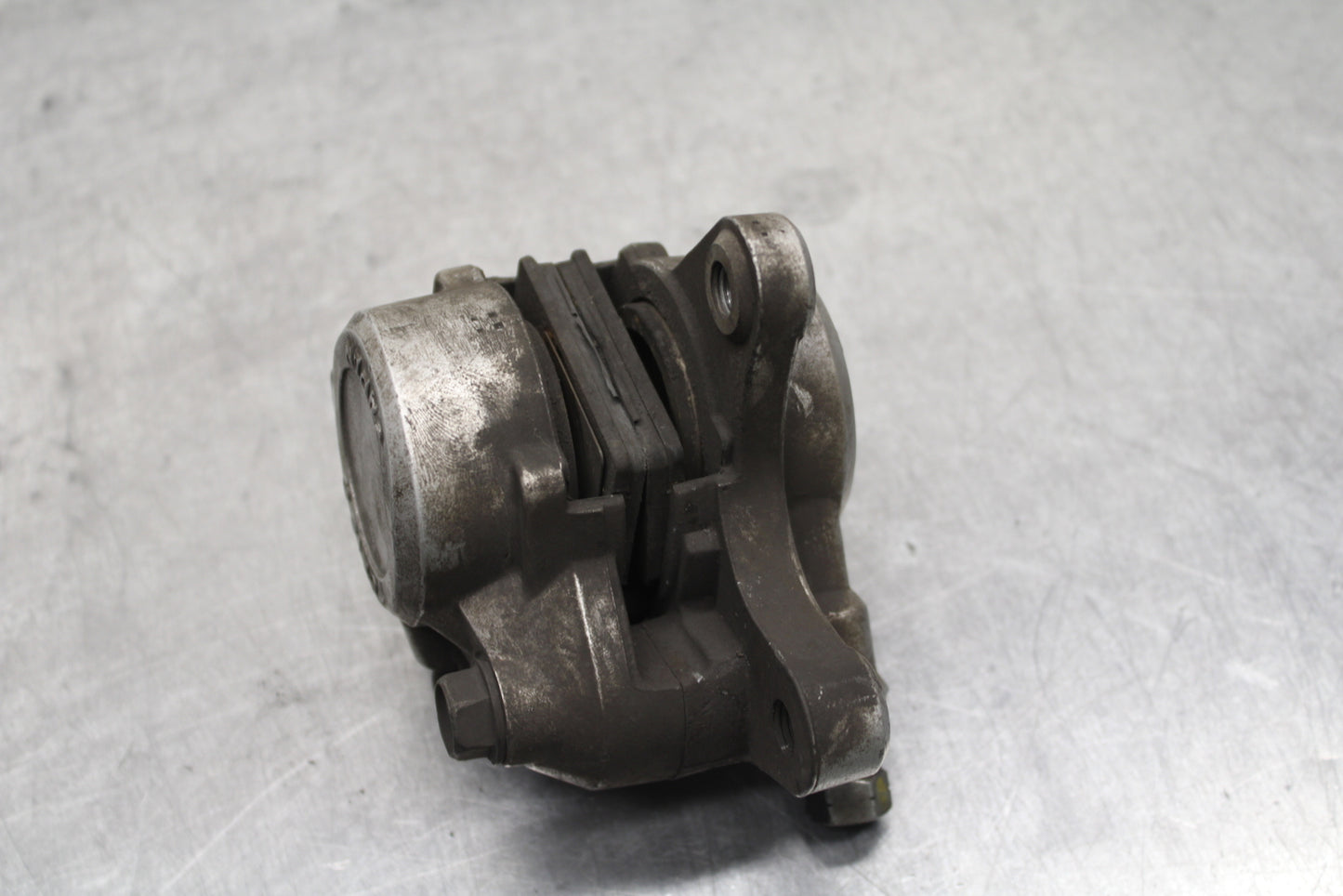 00 SUZUKI INTRUDER 1500 VL1500 RIGHT FRONT BRAKE CALIPER BB761