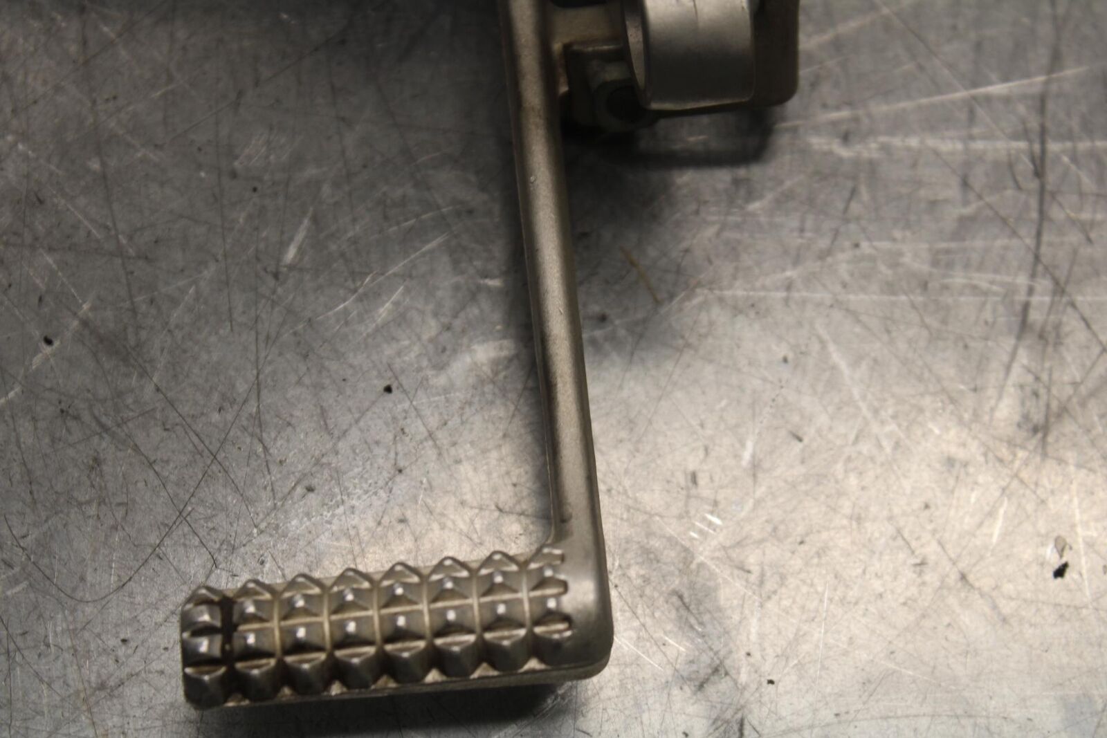 01-03 SUZUKI GSXR600 RIGHT REARSET REAR SET DRIVER FOOT PEG REST STOP BB633