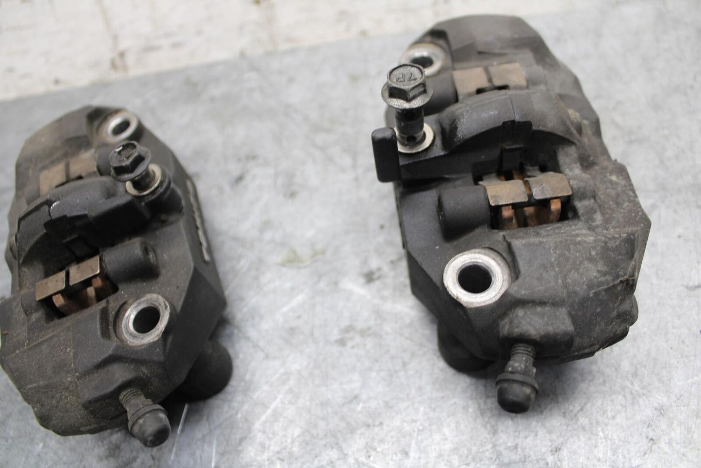 2007 Suzuki GSXR600 RIGHT LEFT FRONT BRAKE CALIPER SET PAIR CALIPERS BB540