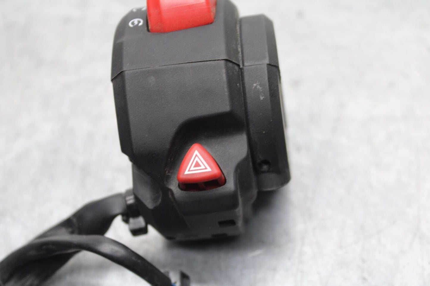 20 SUZUKI GSXR 1000 RIGHT CLIP ON HANDLE KILL OFF START SWITCH BB597