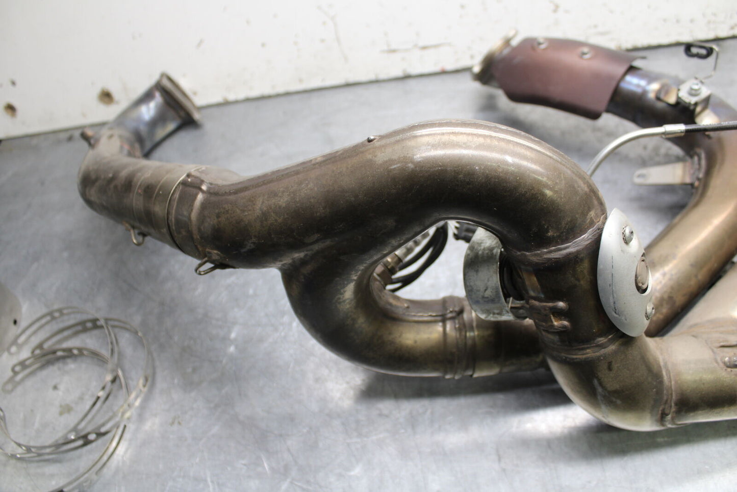 09-11 DUCATI STREETFIGHTER 1098 FULL EXHAUST SYSTEM HEADERS PIPE MUFFLER BB705