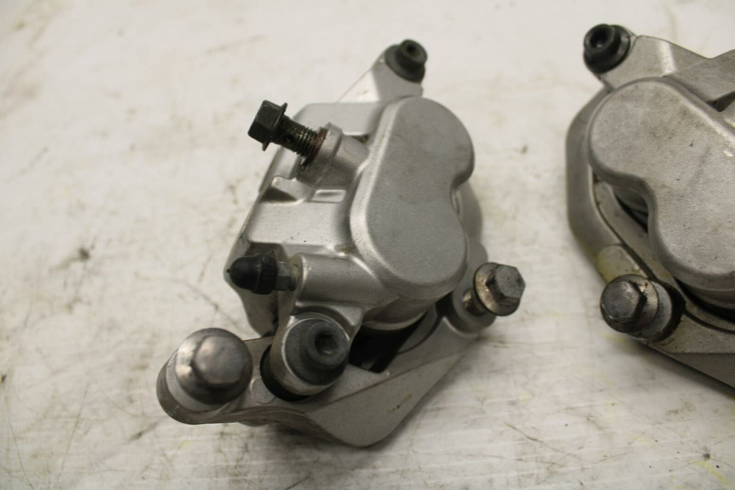 03-04 YAMAHA ROAD STAR 1600 RIGHT LEFT FRONT BRAKE CALIPER SET CALIPERS BB279