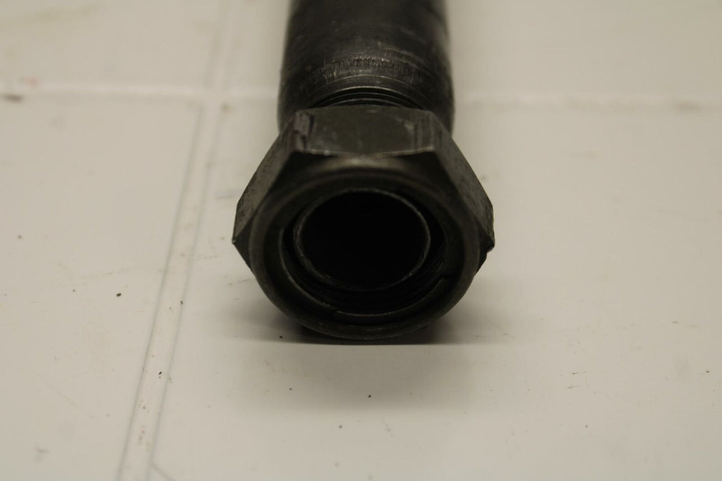 01-05 YAMAHA FZS1000 REAR AXLE BACK WHEEL RIM PIVOT BOLT AXEL BB 04