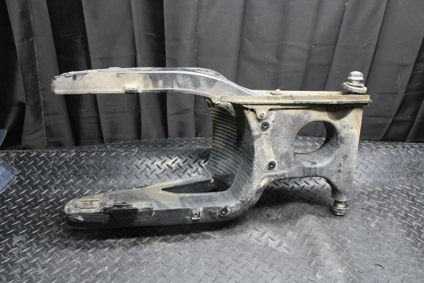 09-14 YAMAHA YZF R1 REAR SWINGARM BACK SUSPENSION SWING ARM BB196