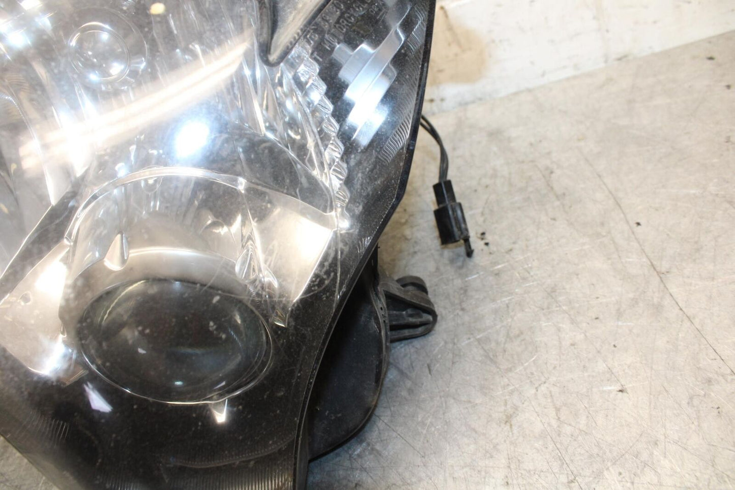 2007 Suzuki GSXR600 FRONT HEADLIGHT HEAD LIGHT LAMP 35100-01H01-999 BB540