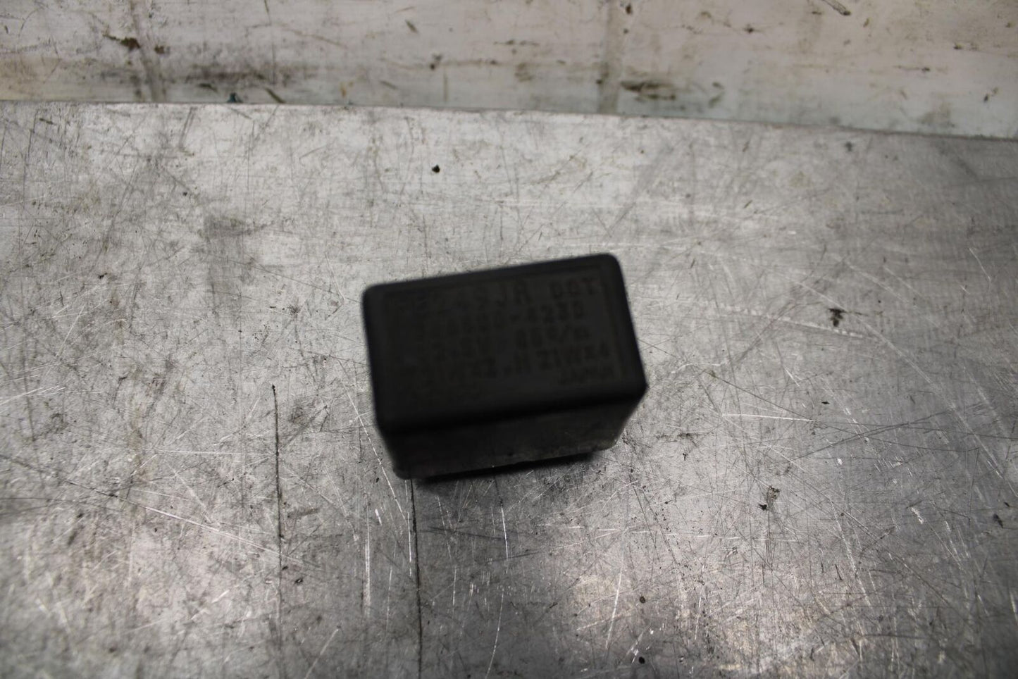 2001 Suzuki GSXR1000 TURN SIGNAL BLINKER RELAY FLASHER SWITCH 38610-03F00 BB52