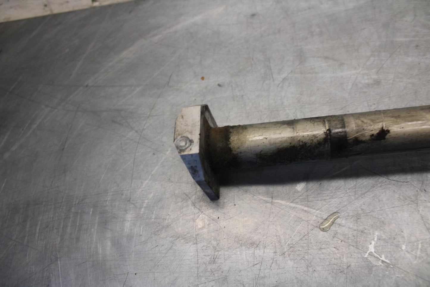 2016 Suzuki Bandit GSF1250SA ABS REAR AXLE BACK WHEEL RIM PIVOT BOLT AXEL BB509
