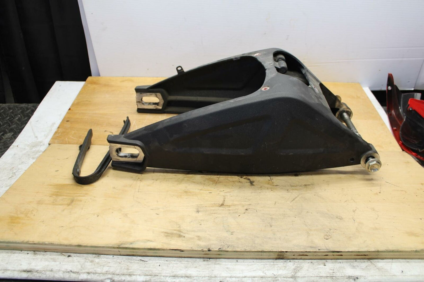 08-14 DUCATI MONSTER 696 REAR SWINGARM BACK SUSPENSION SWING ARM BB324